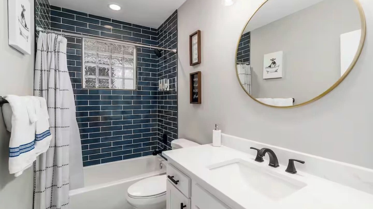 Photo of Bathroom in Livingston Park