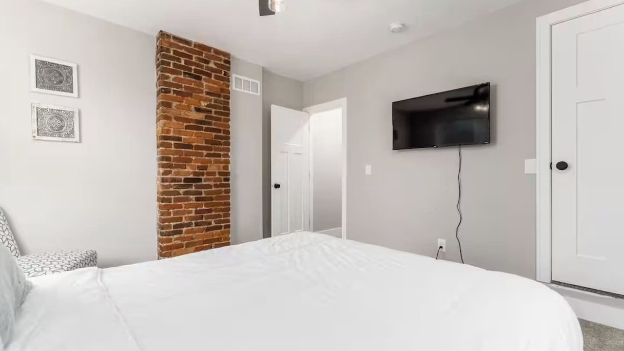 Photo of Bedroom in Livingston Park