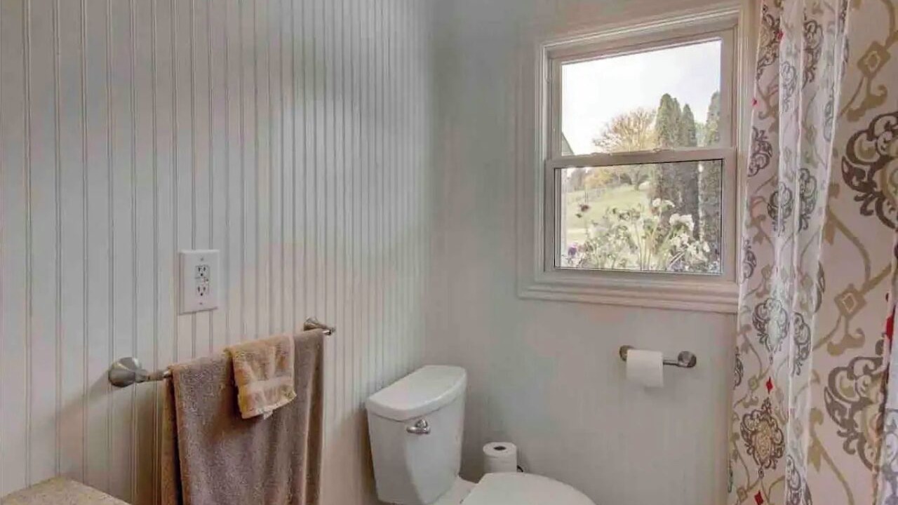 Photo of Bathroom in Seymour