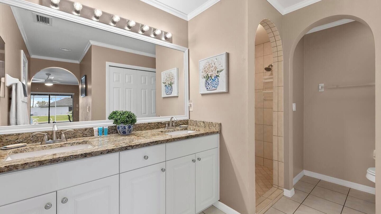 Photo of Bathroom in Trafalgar