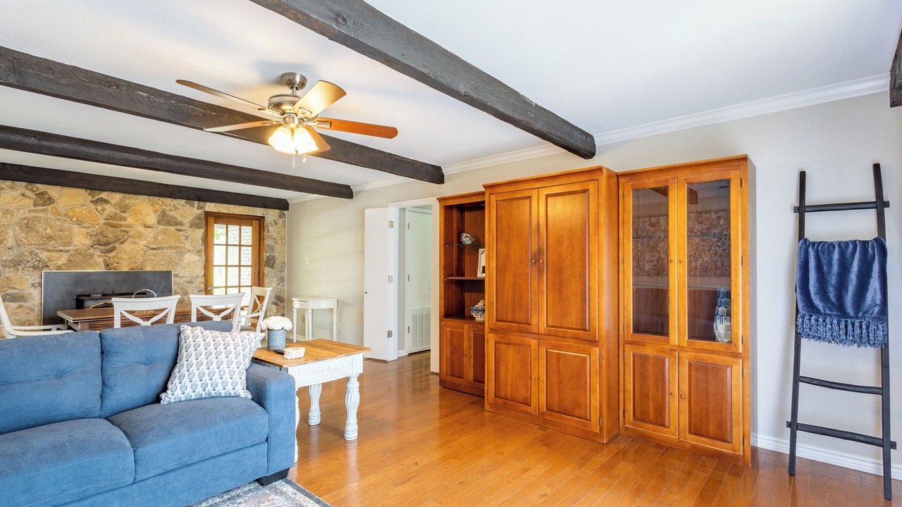 Photo of Livingroom in Glen Rose