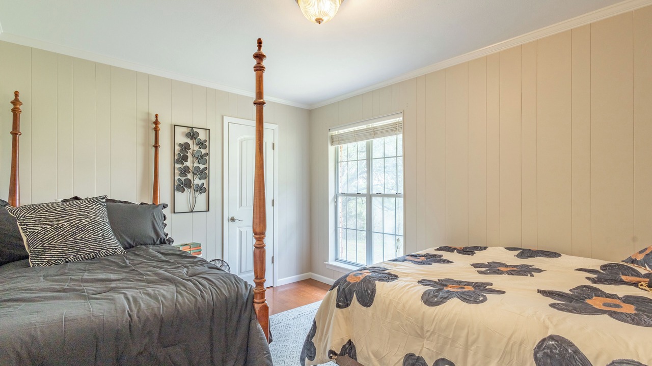 Photo of Bedroom in Glen Rose