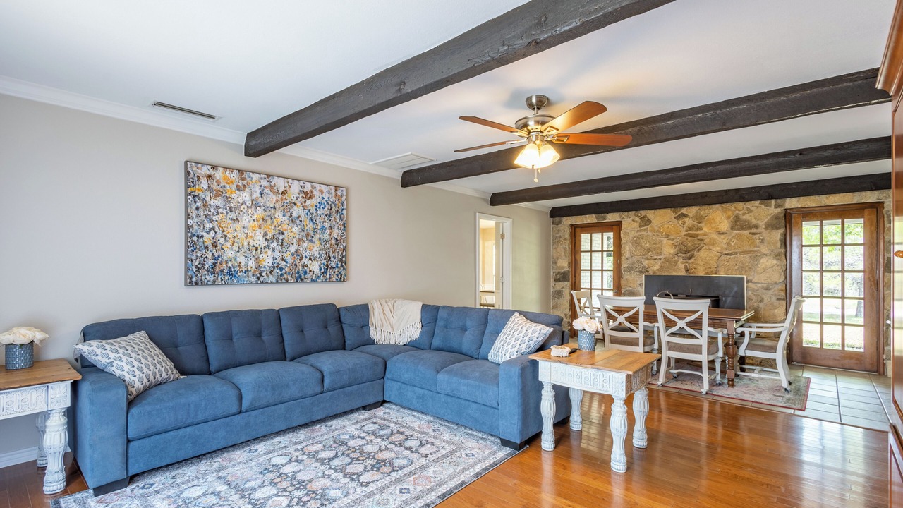 Photo of Livingroom in Glen Rose