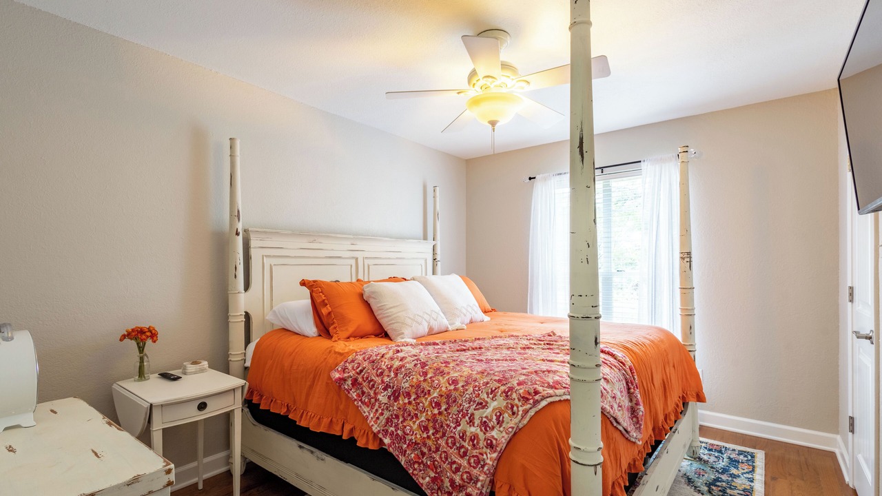 Photo of Bedroom in Glen Rose