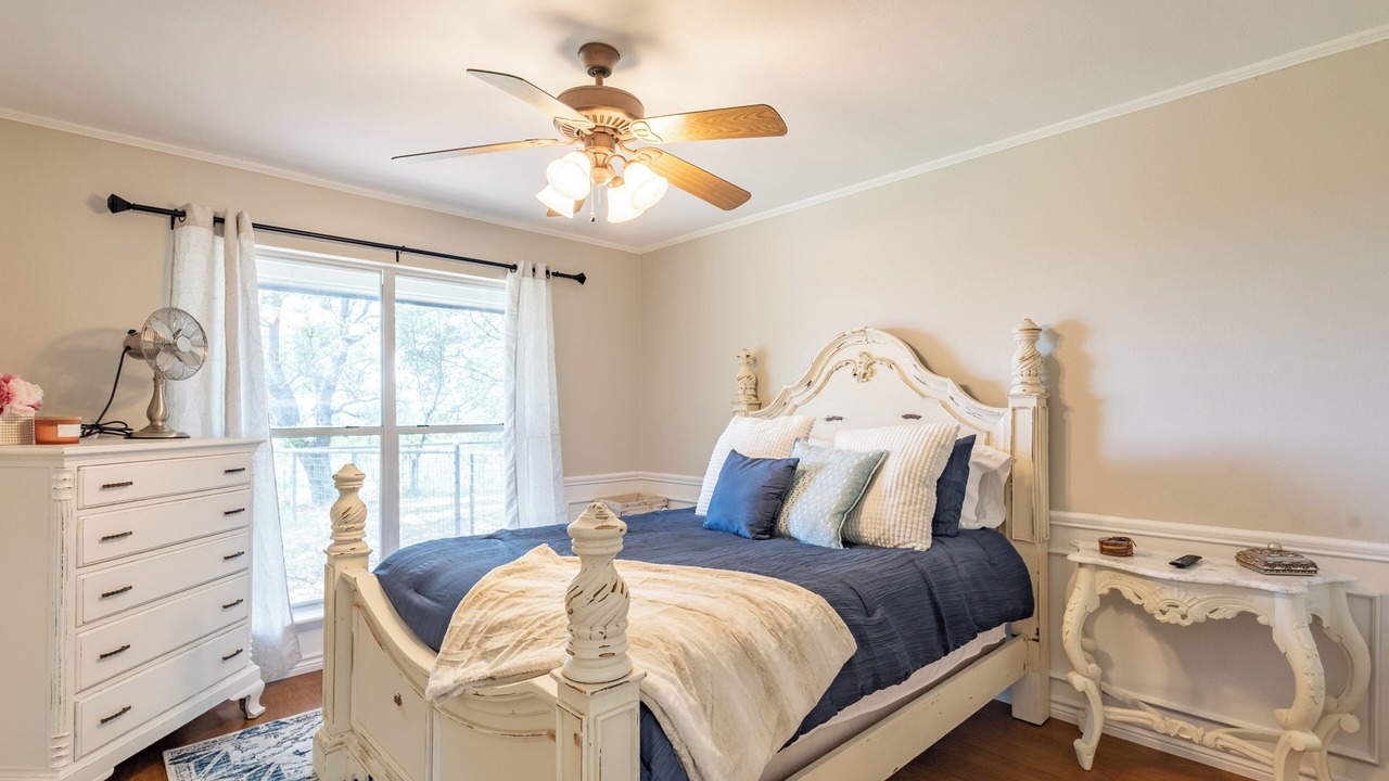 Photo of Bedroom in Glen Rose