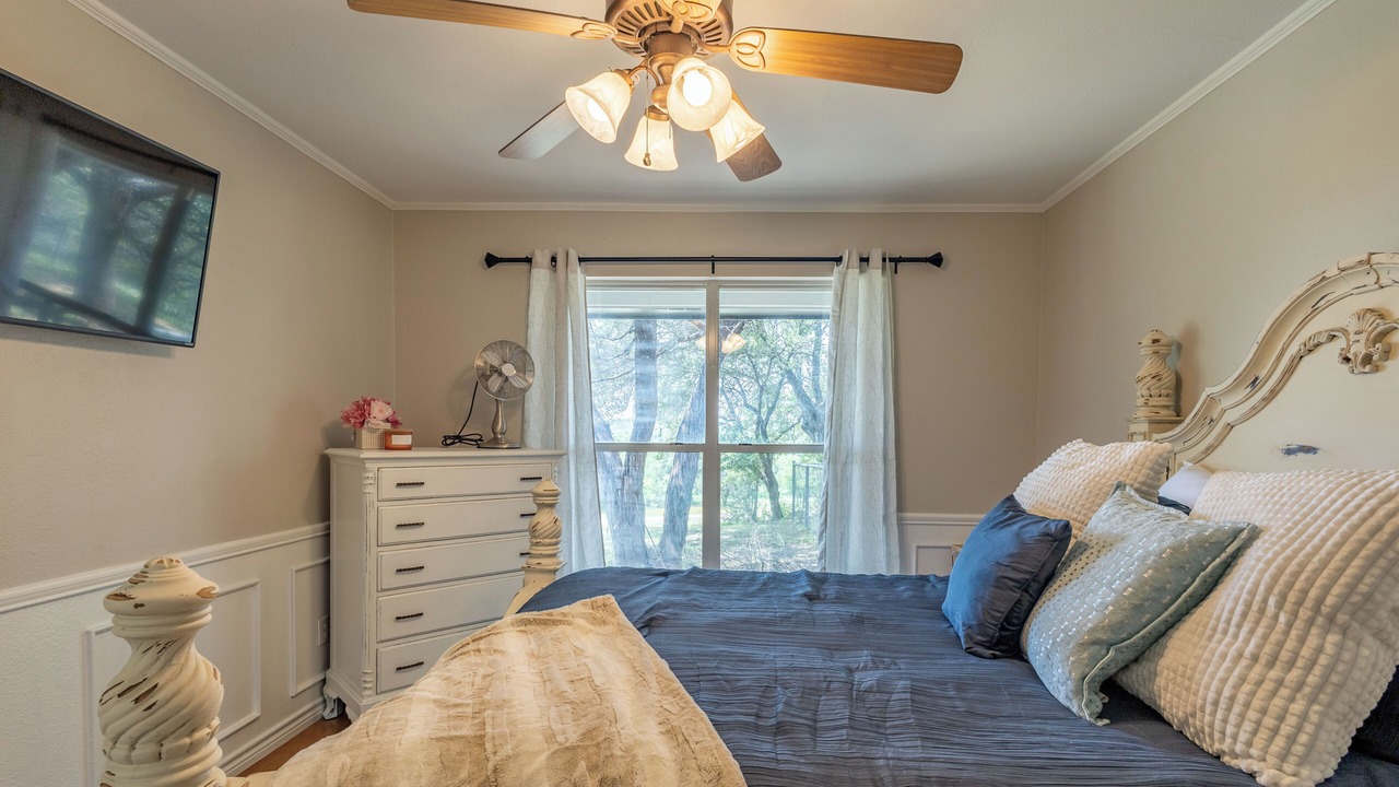 Photo of Bedroom in Glen Rose