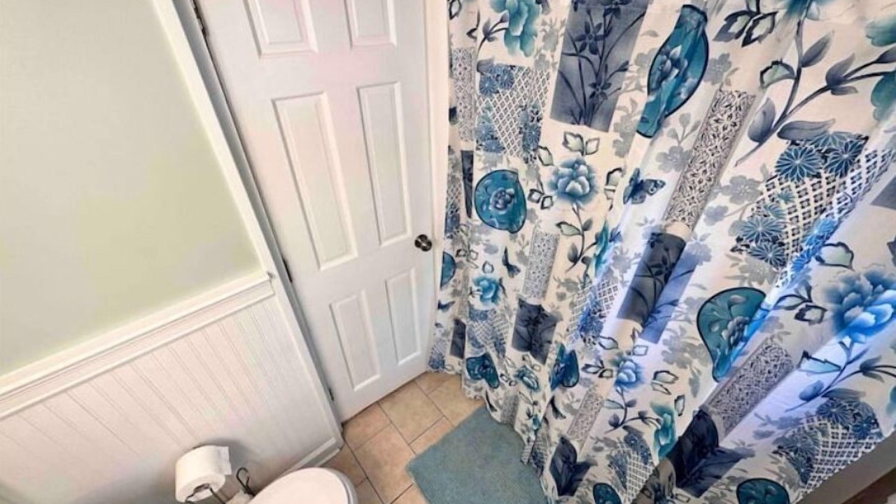 Photo of Bathroom in Bellevue Avenue Historic District