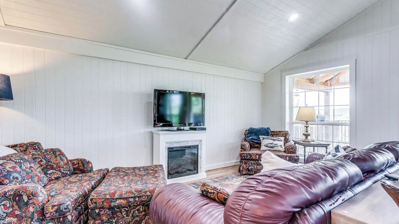 Photo of Livingroom in Graford