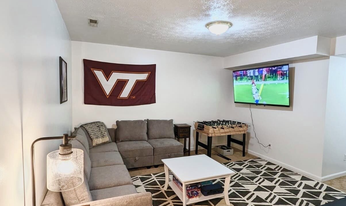 Photo of Livingroom in Blacksburg