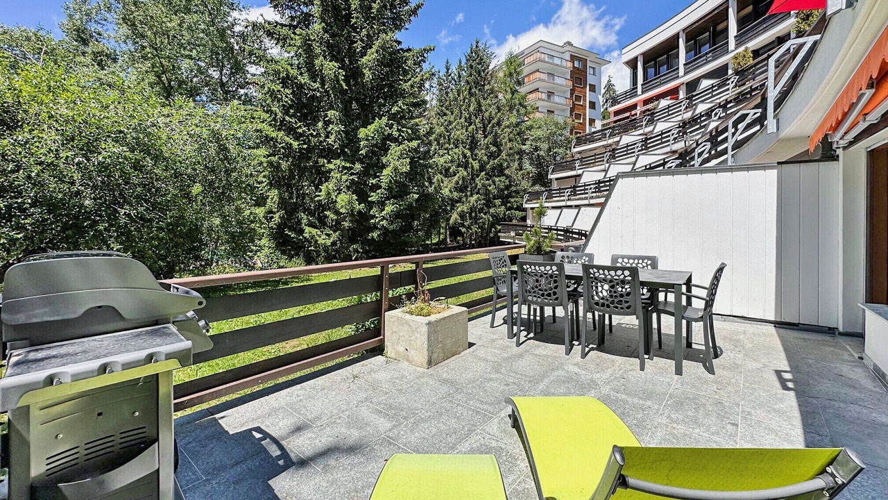 Photo of Outdoor in Lens
