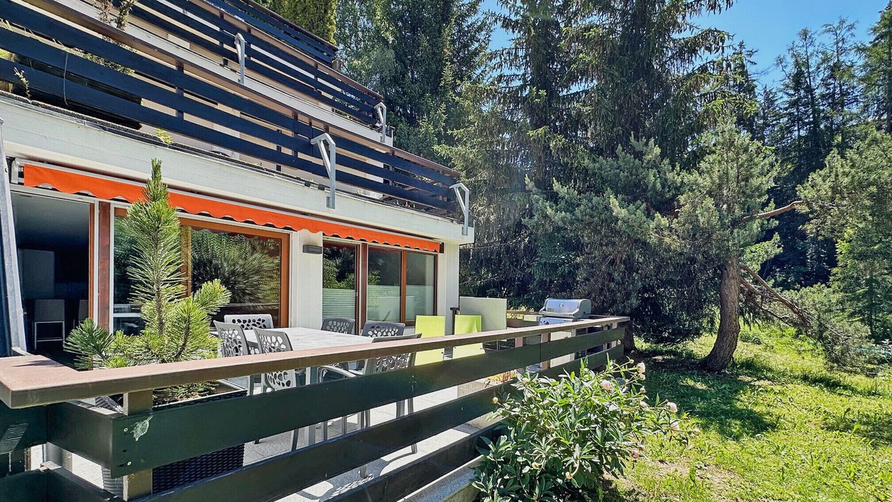 Photo of Outdoor in Lens
