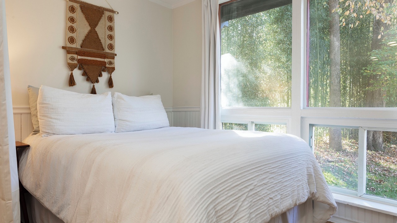Photo of Bedroom in Black Mountain