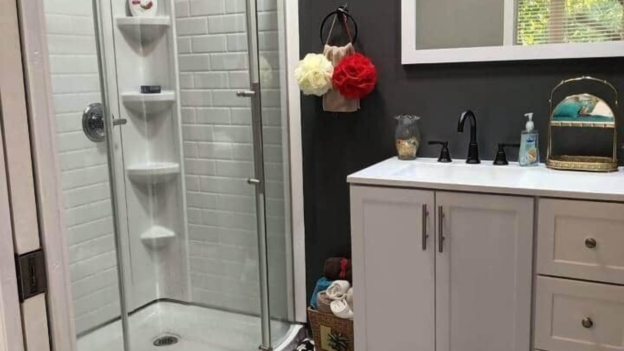 Photo of Bathroom in Red Hill