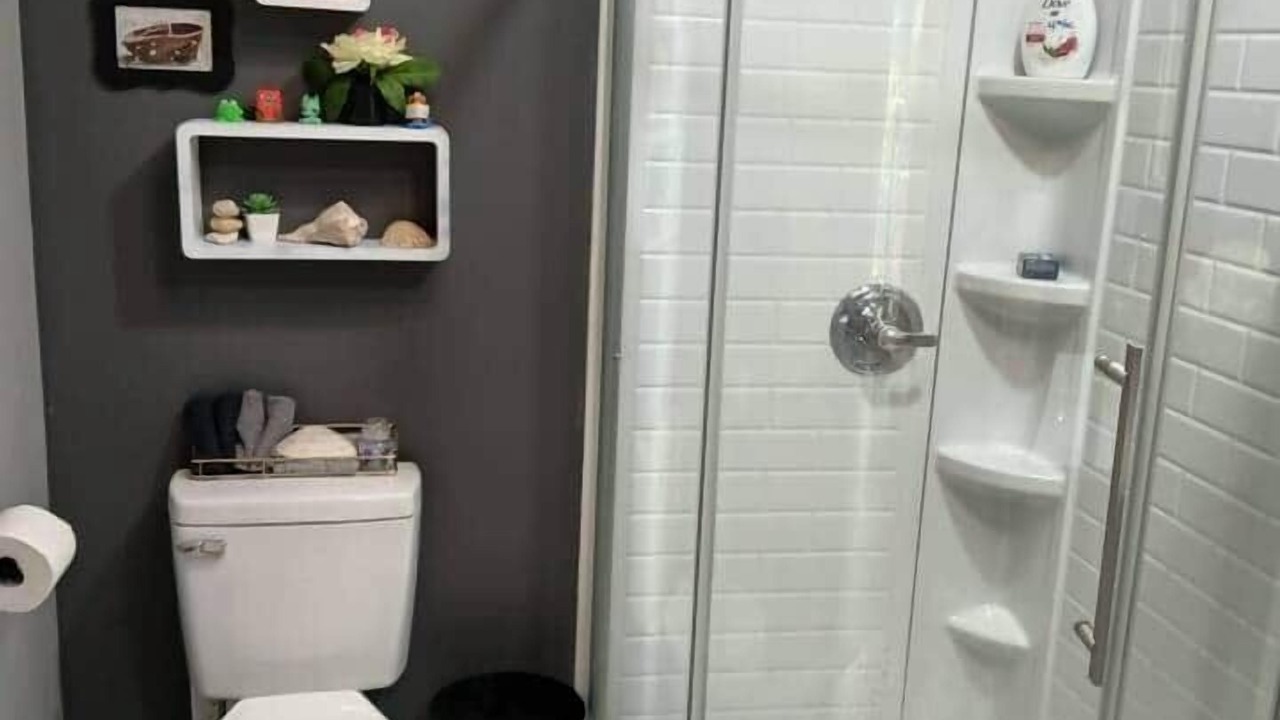 Photo of Bathroom in Red Hill