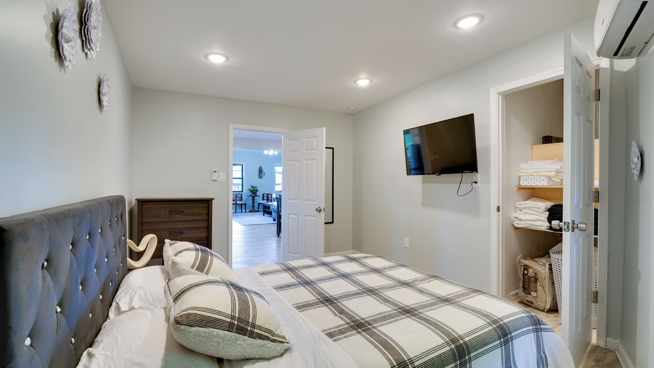 Photo of Bedroom in Harveys Lake