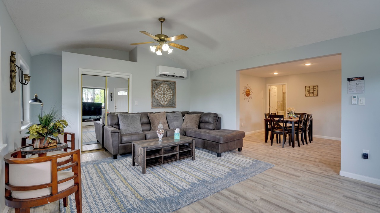 Photo of Livingroom in Harveys Lake
