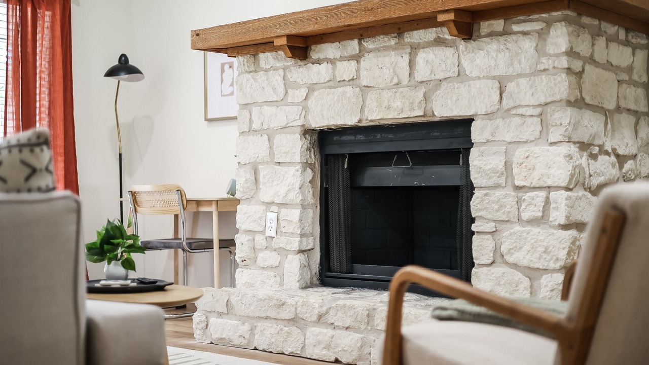 Photo of Livingroom in McNeil