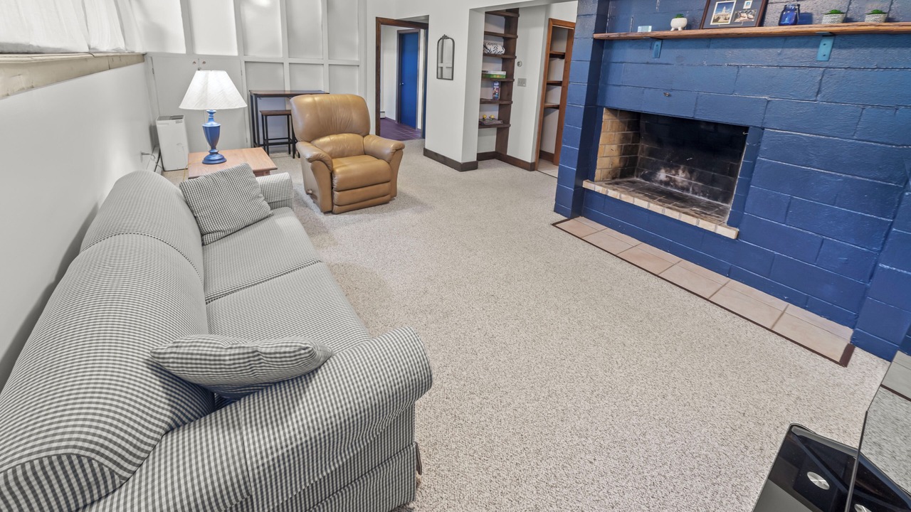 Photo of Livingroom in State College