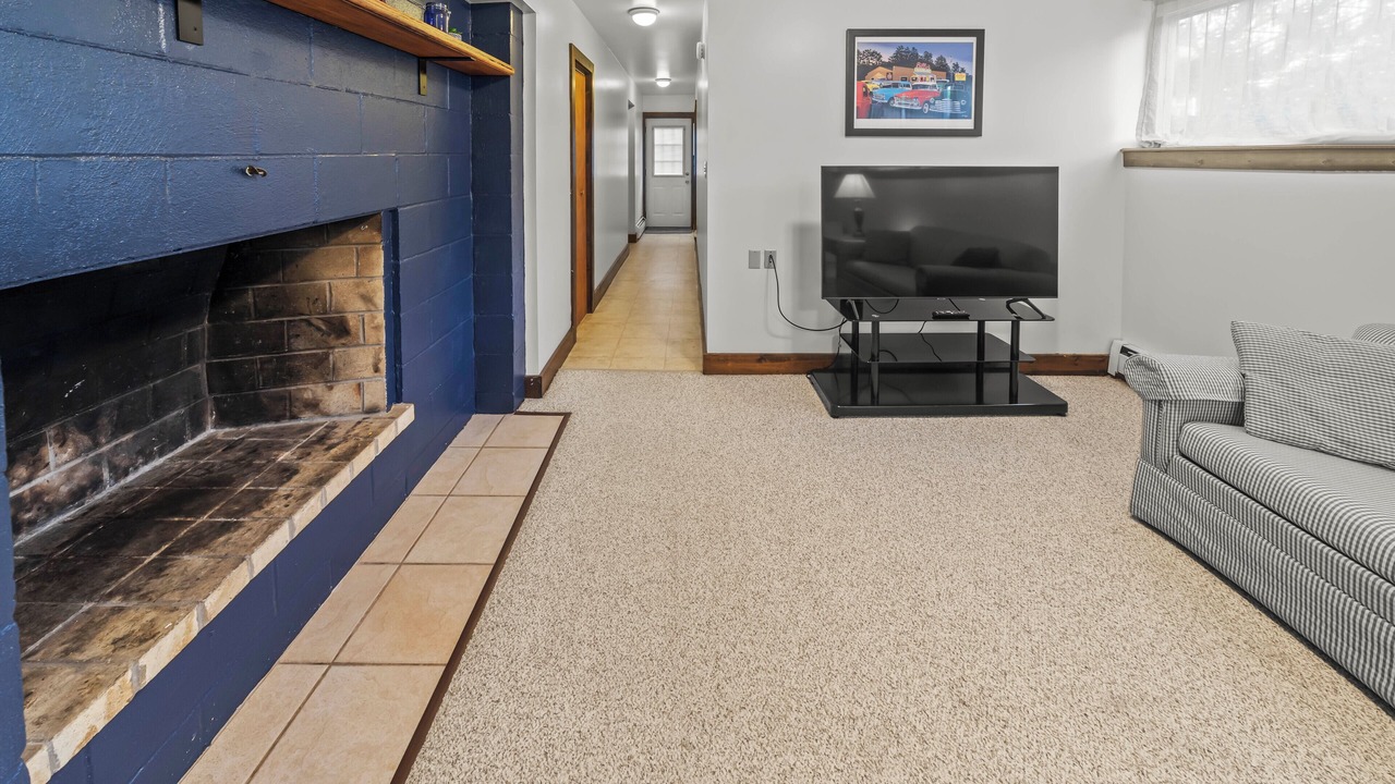 Photo of Livingroom in State College