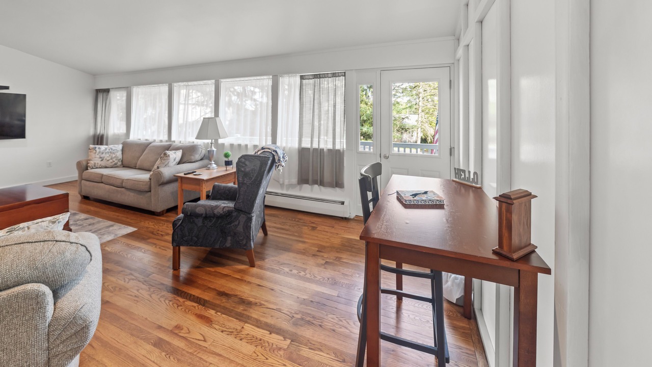 Photo of Livingroom in State College