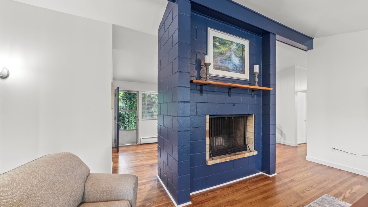 Photo of Livingroom in State College