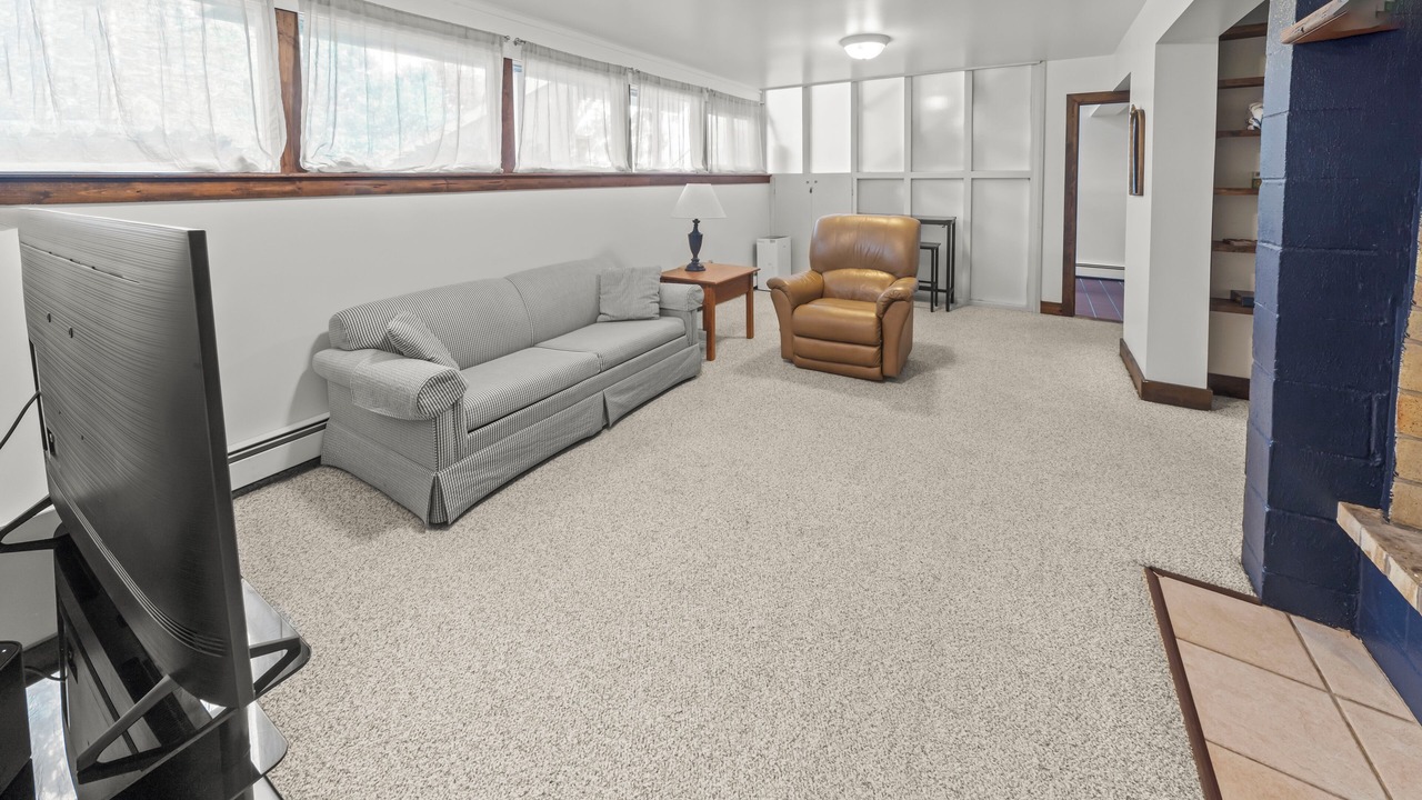 Photo of Livingroom in State College