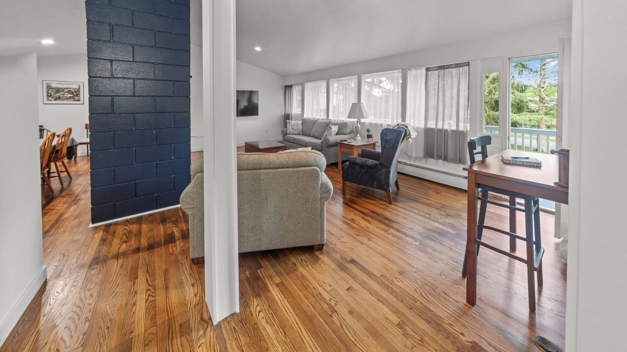 Photo of Livingroom in State College