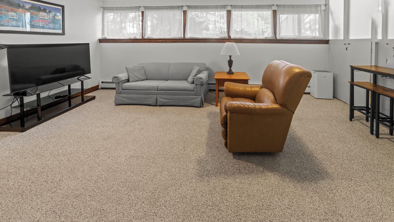 Photo of Livingroom in State College