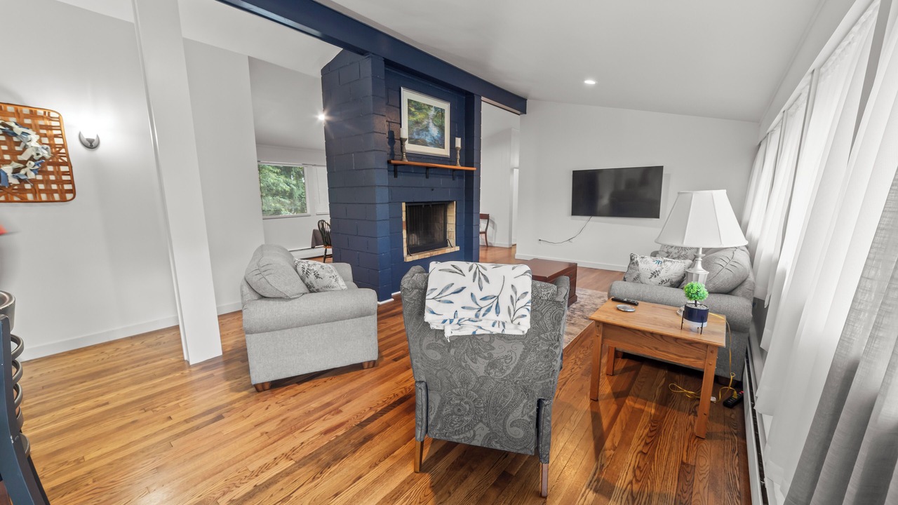 Photo of Livingroom in State College