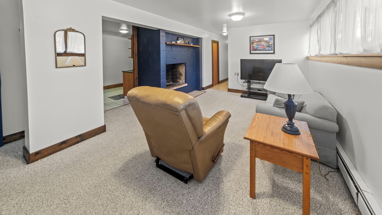 Photo of Livingroom in State College