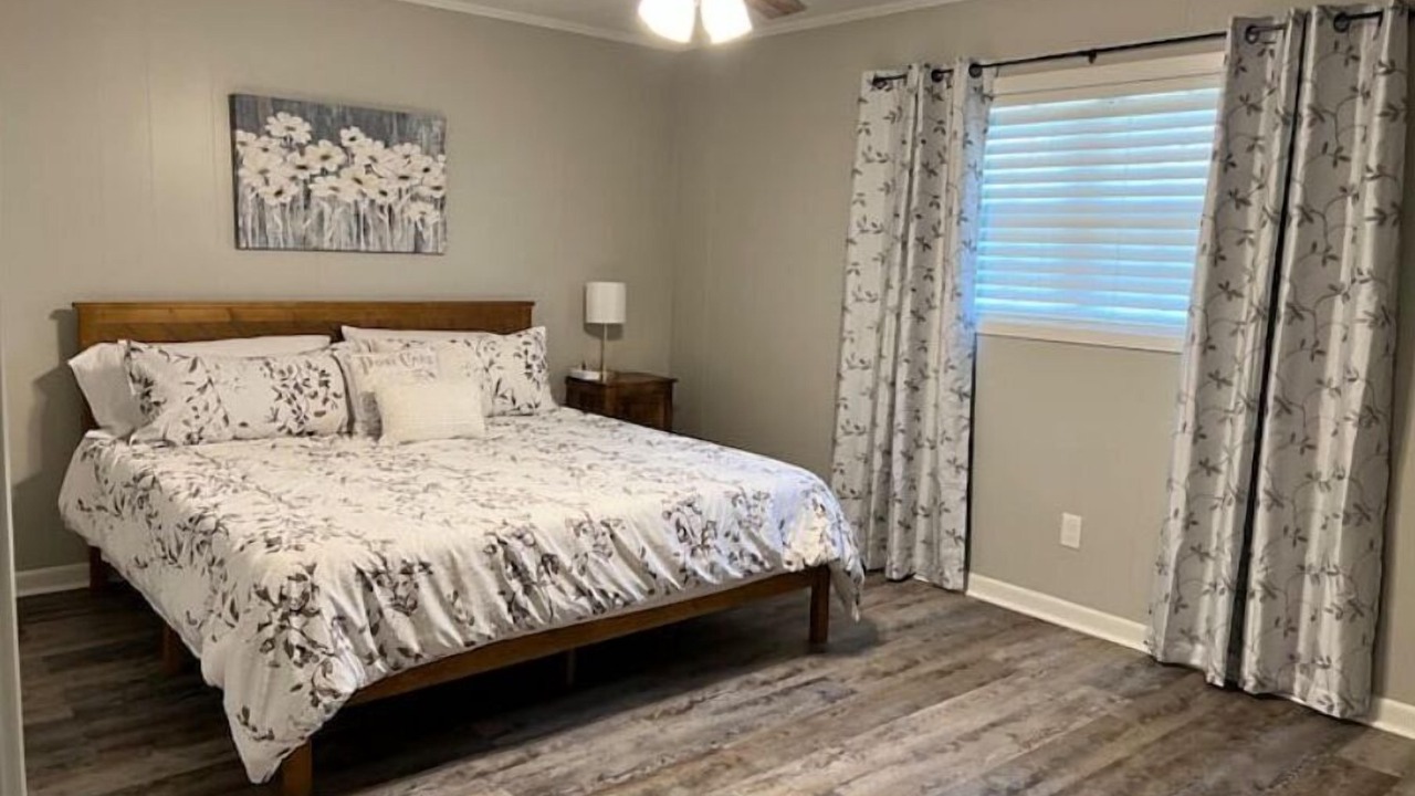Photo of Bedroom in Scott