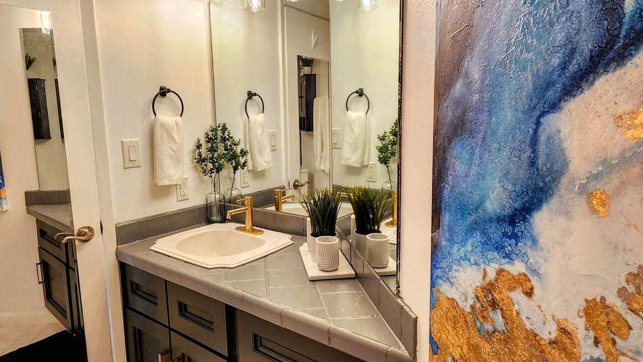 Photo of Bathroom in Music Row