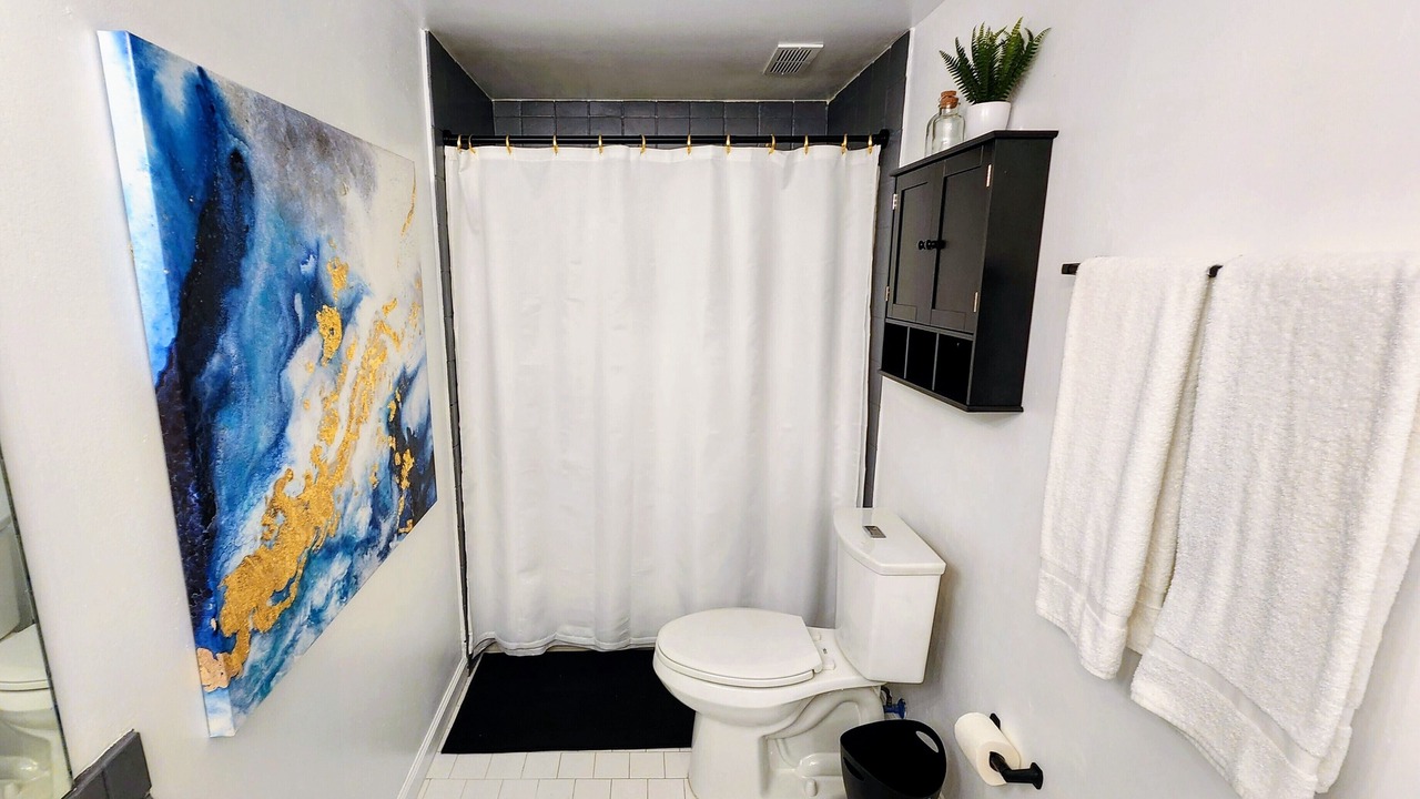 Photo of Bathroom in Music Row