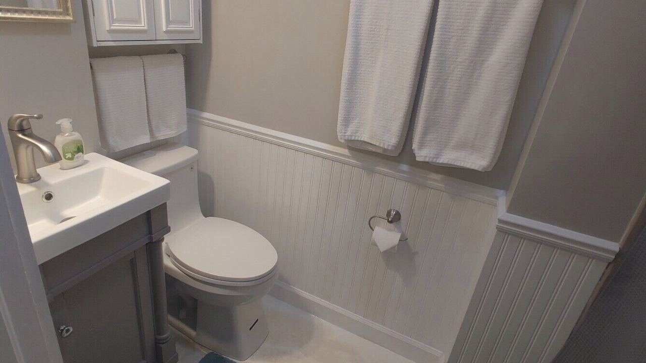 Photo of Bathroom in Lafayette Square