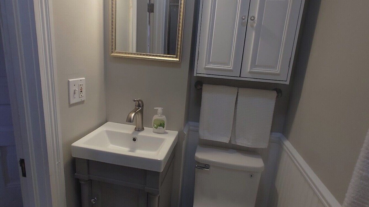 Photo of Bathroom in Lafayette Square