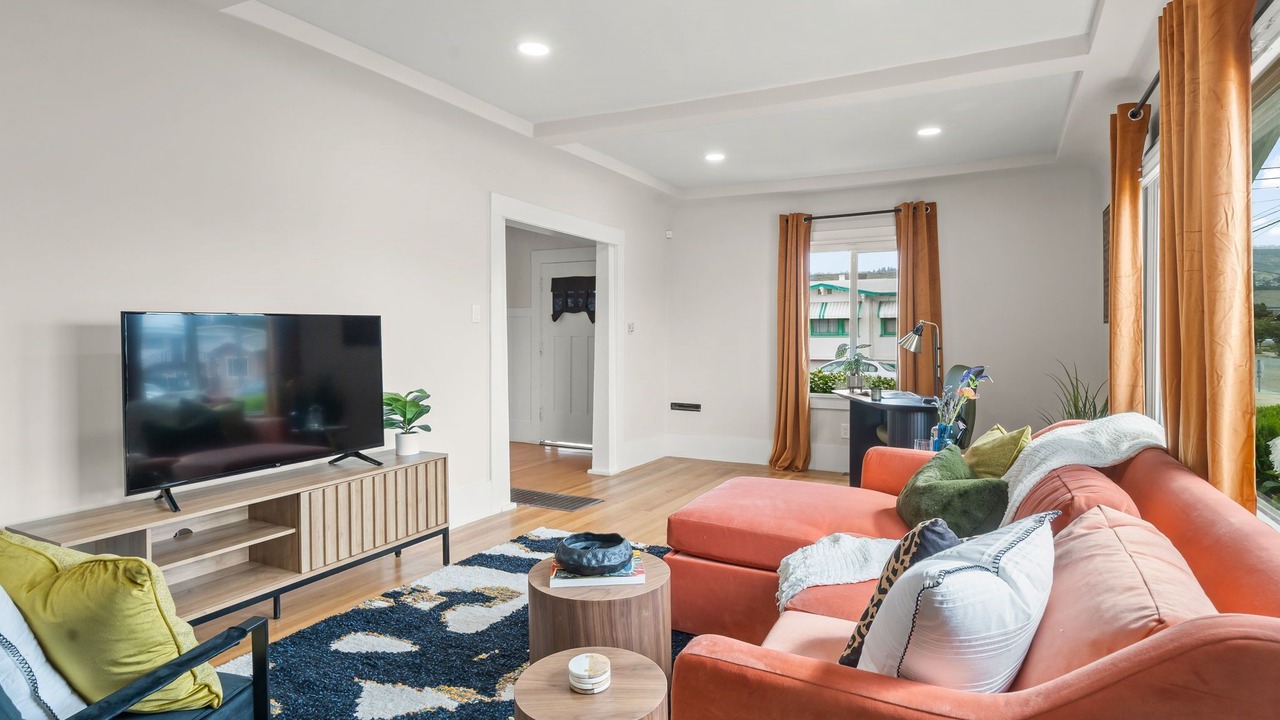 Photo of Livingroom in Oakland