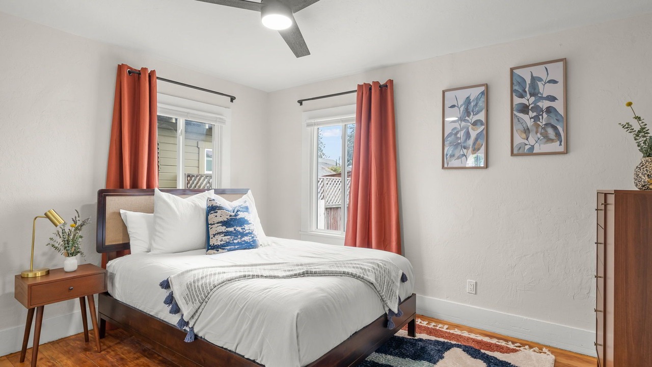 Photo of Bedroom in Oakland