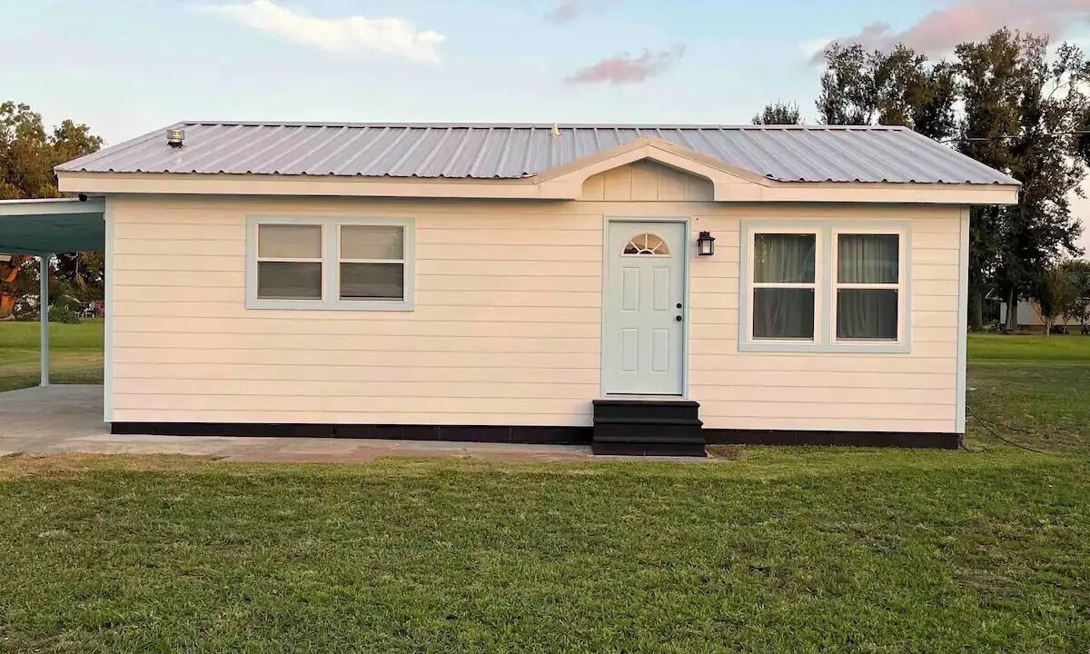 Photo of Outdoor in Cut Off