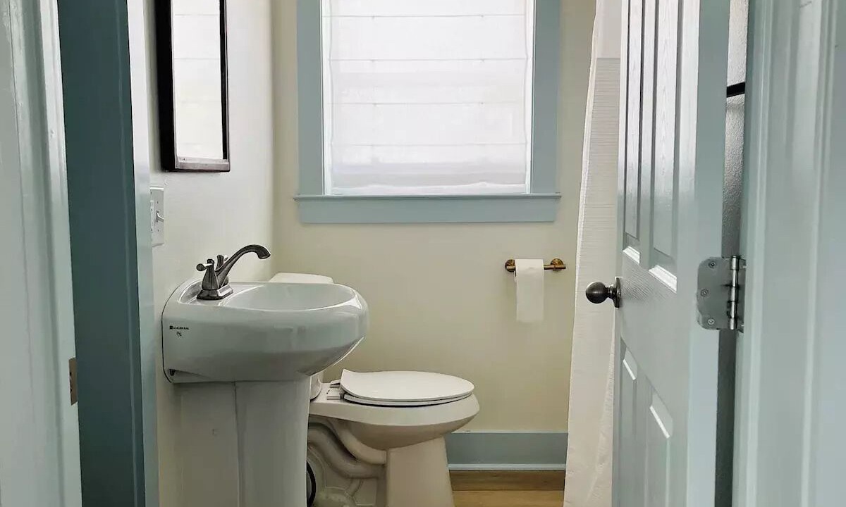 Photo of Bathroom in Cut Off