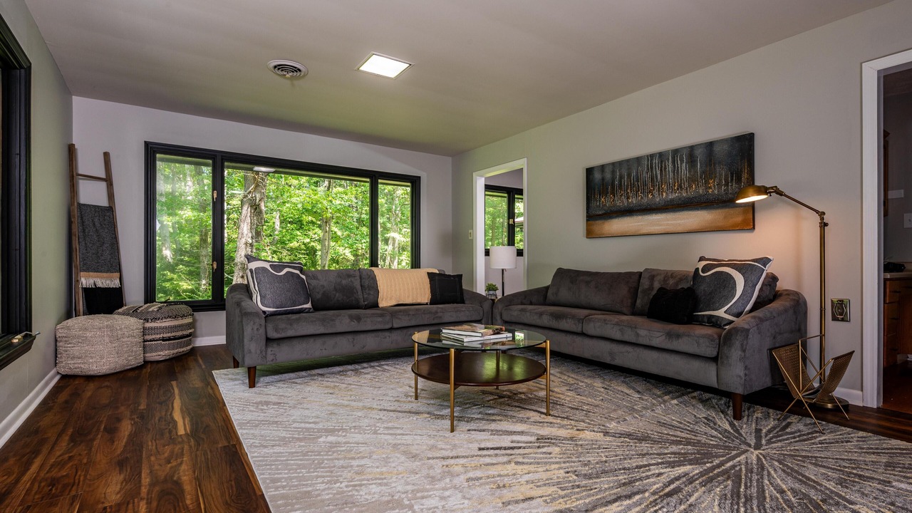 Photo of Livingroom in Helmsburg