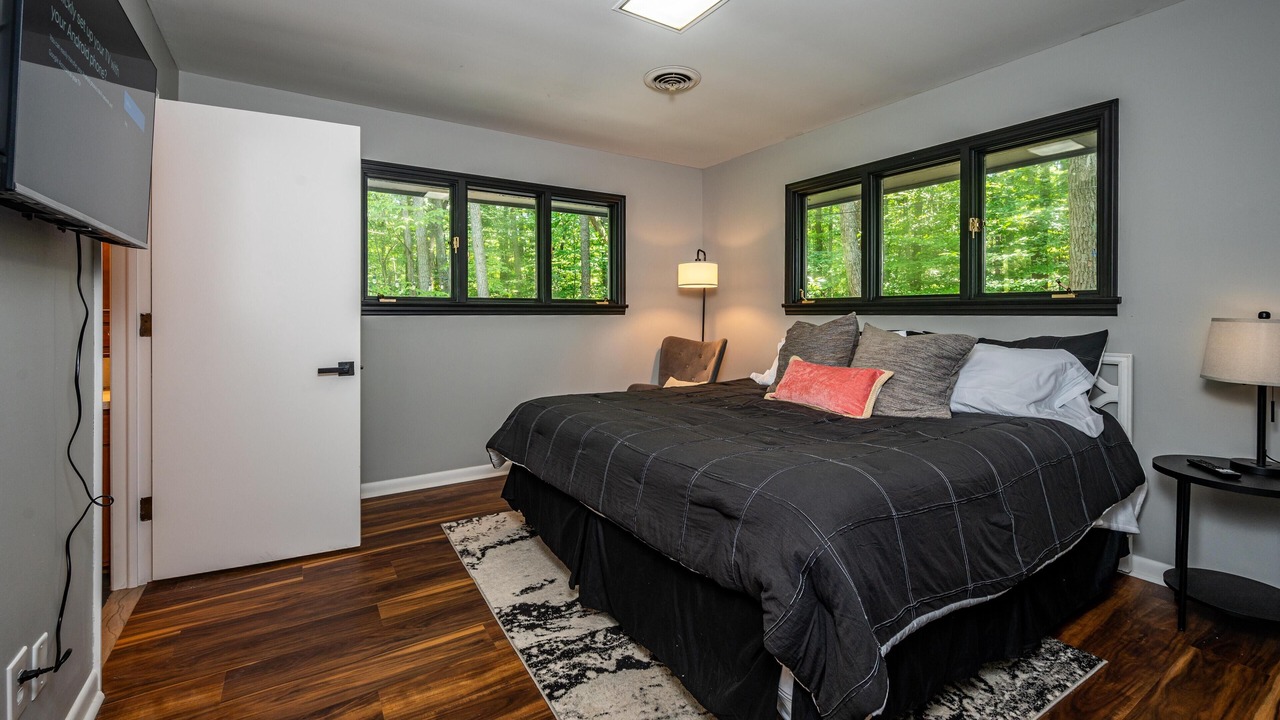 Photo of Bedroom in Helmsburg