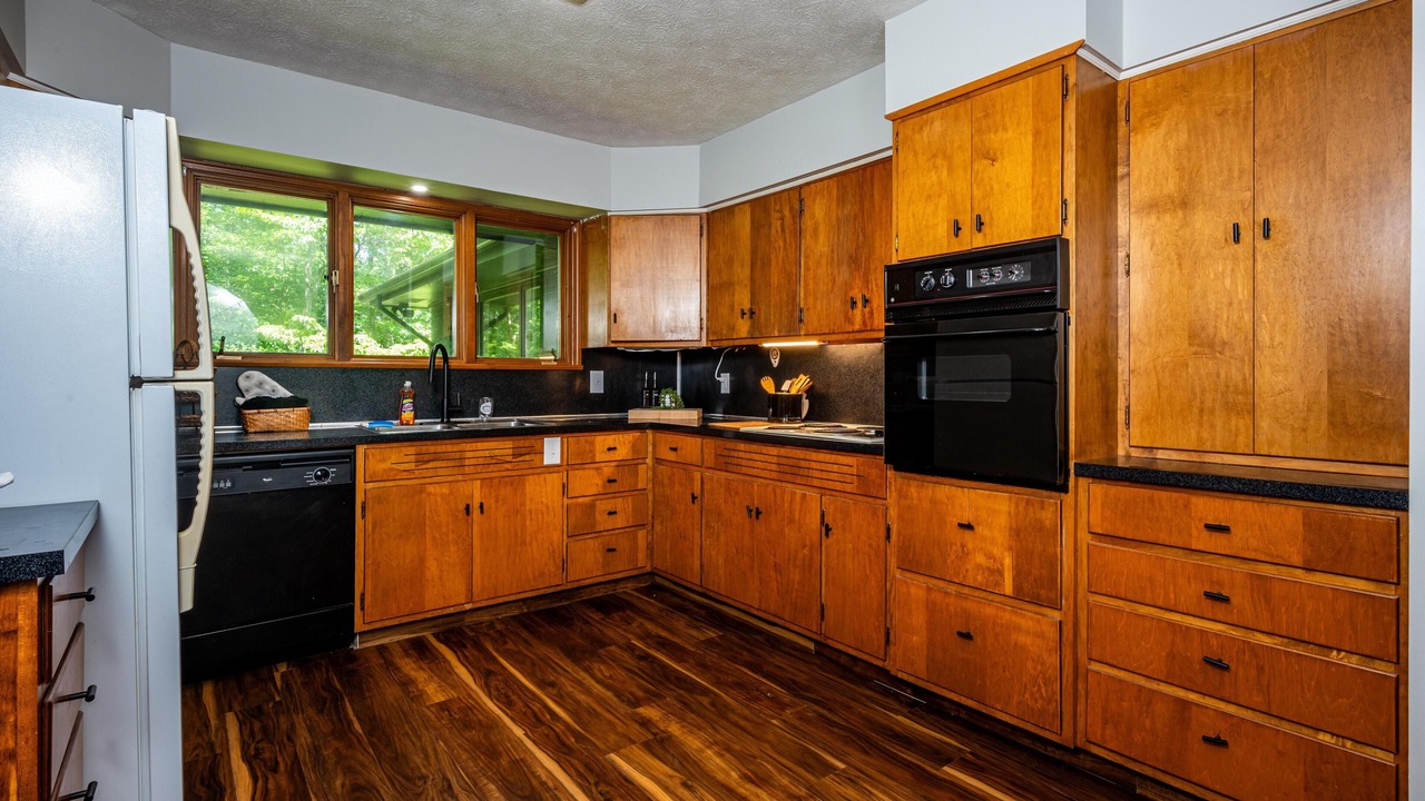 Photo of Kitchen in Helmsburg