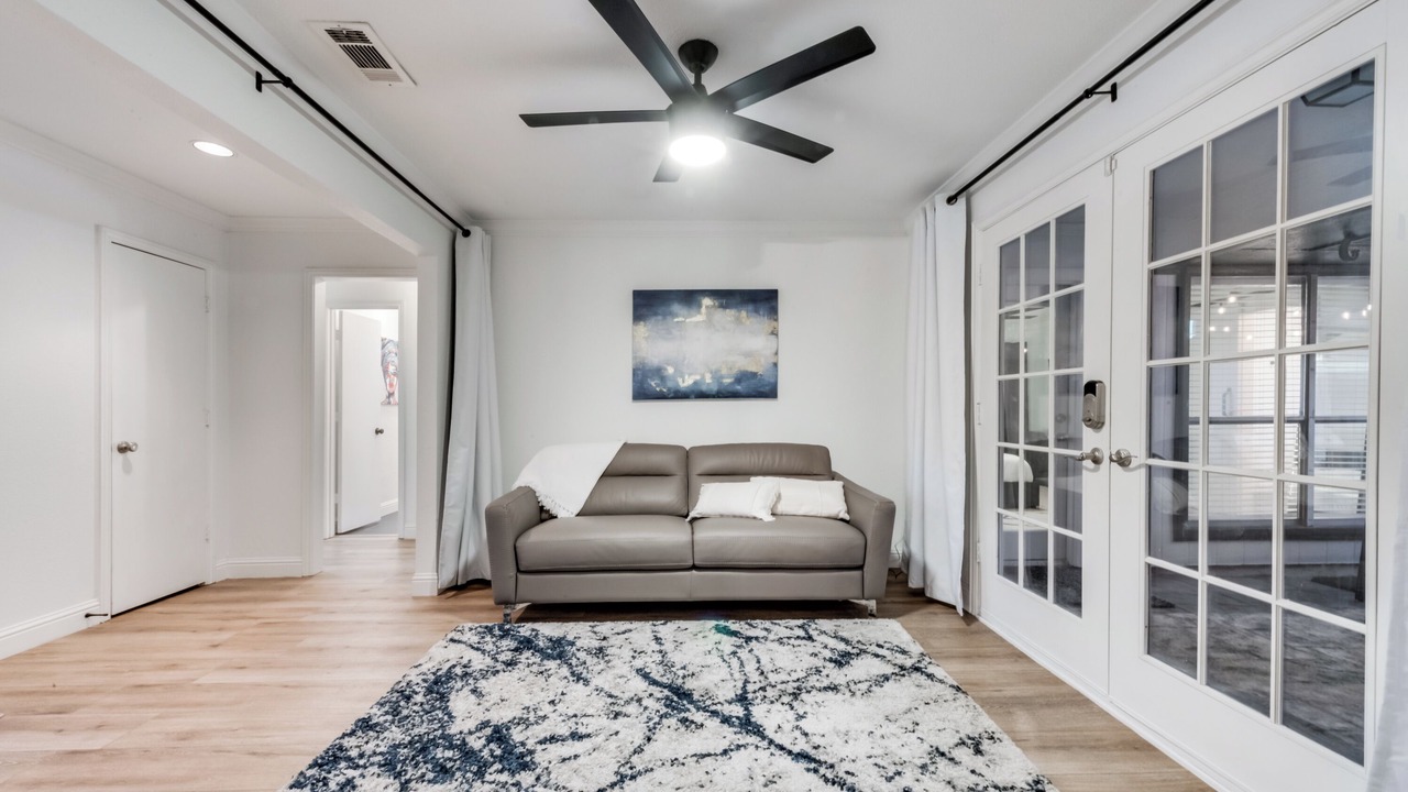 Photo of Livingroom in Southwest Carrollton