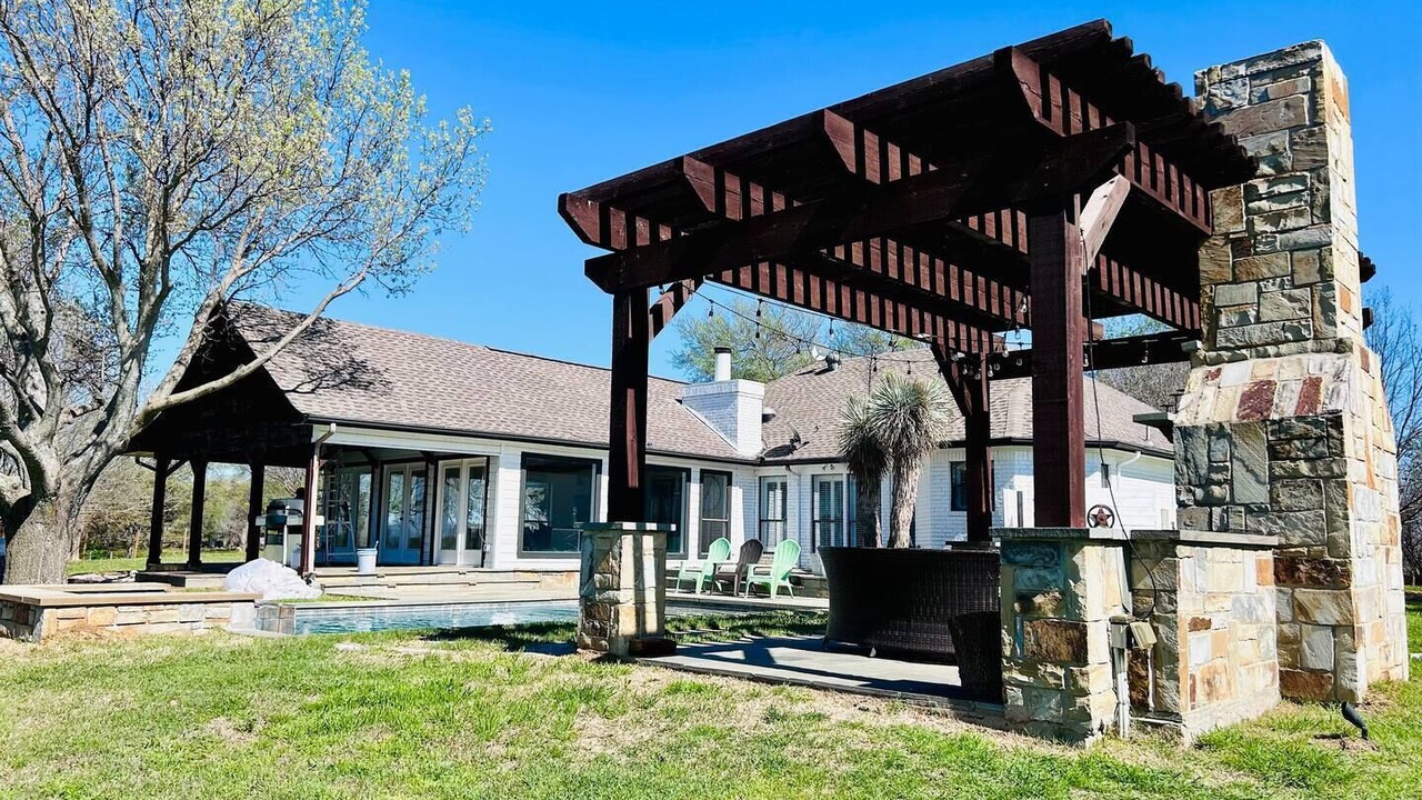 Photo of Outdoor in Era