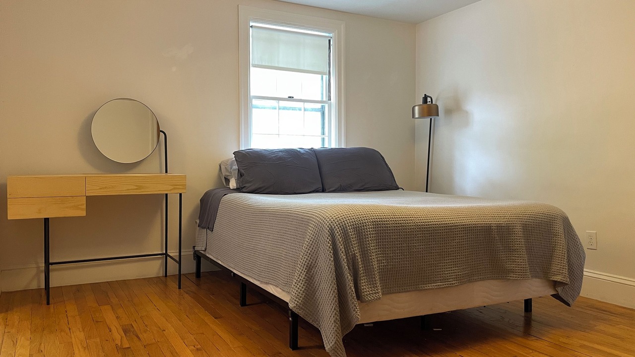 Photo of Bedroom in Elmhurst