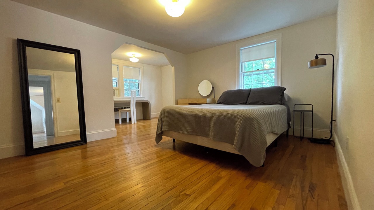 Photo of Bedroom in Elmhurst