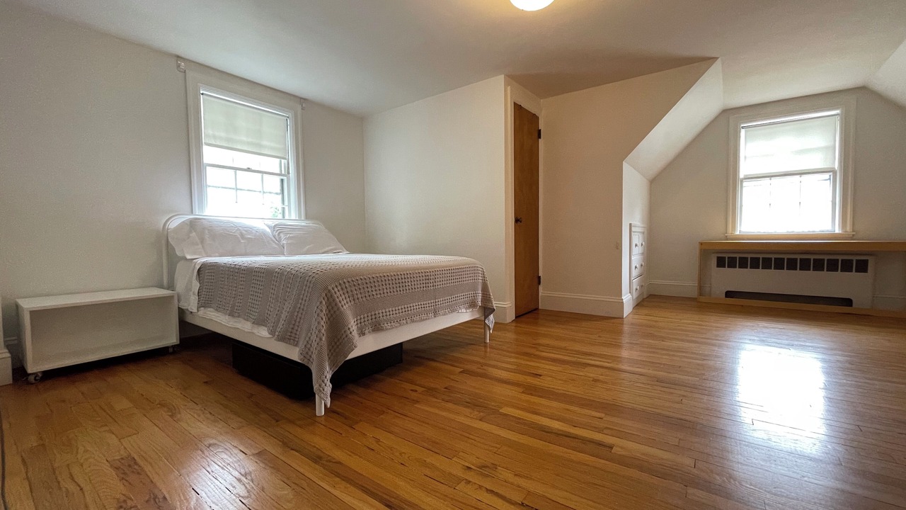 Photo of Bedroom in Elmhurst