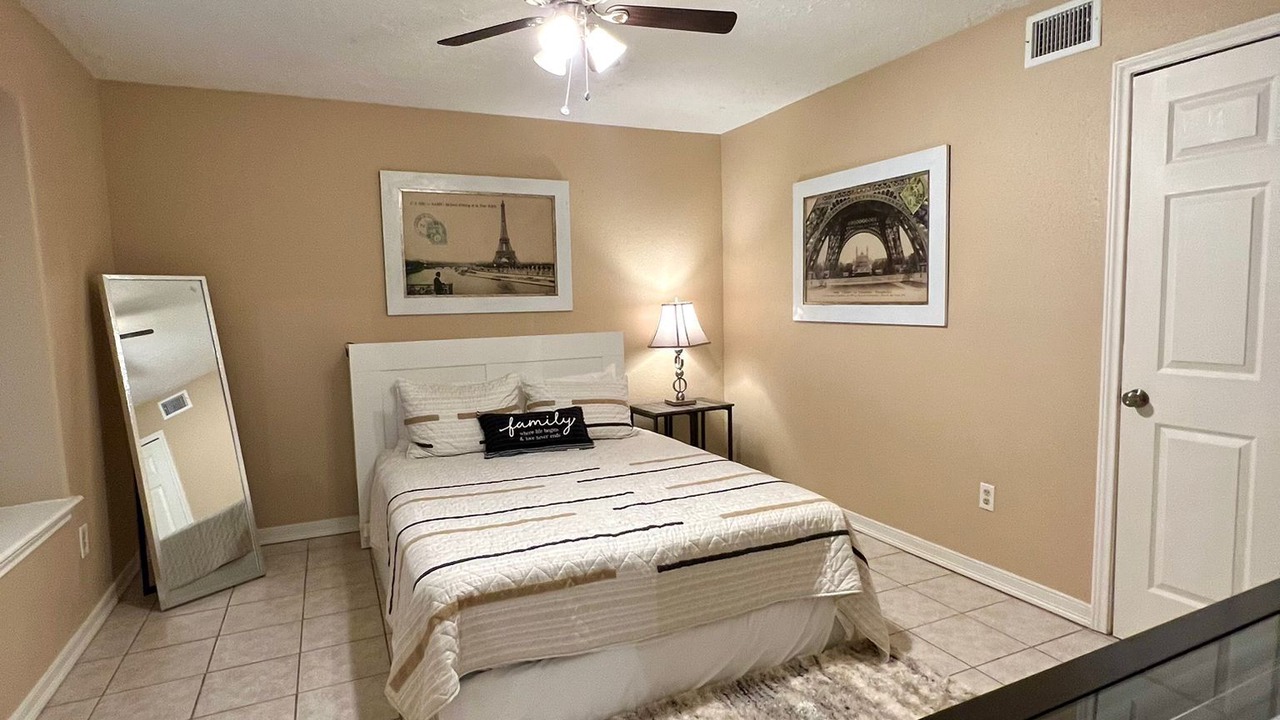 Photo of Bedroom in Northeast Houston