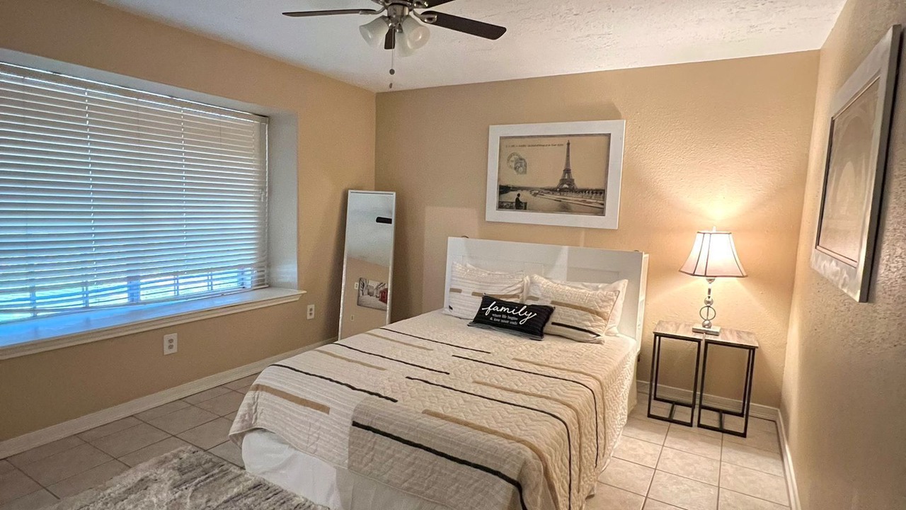 Photo of Bedroom in Northeast Houston