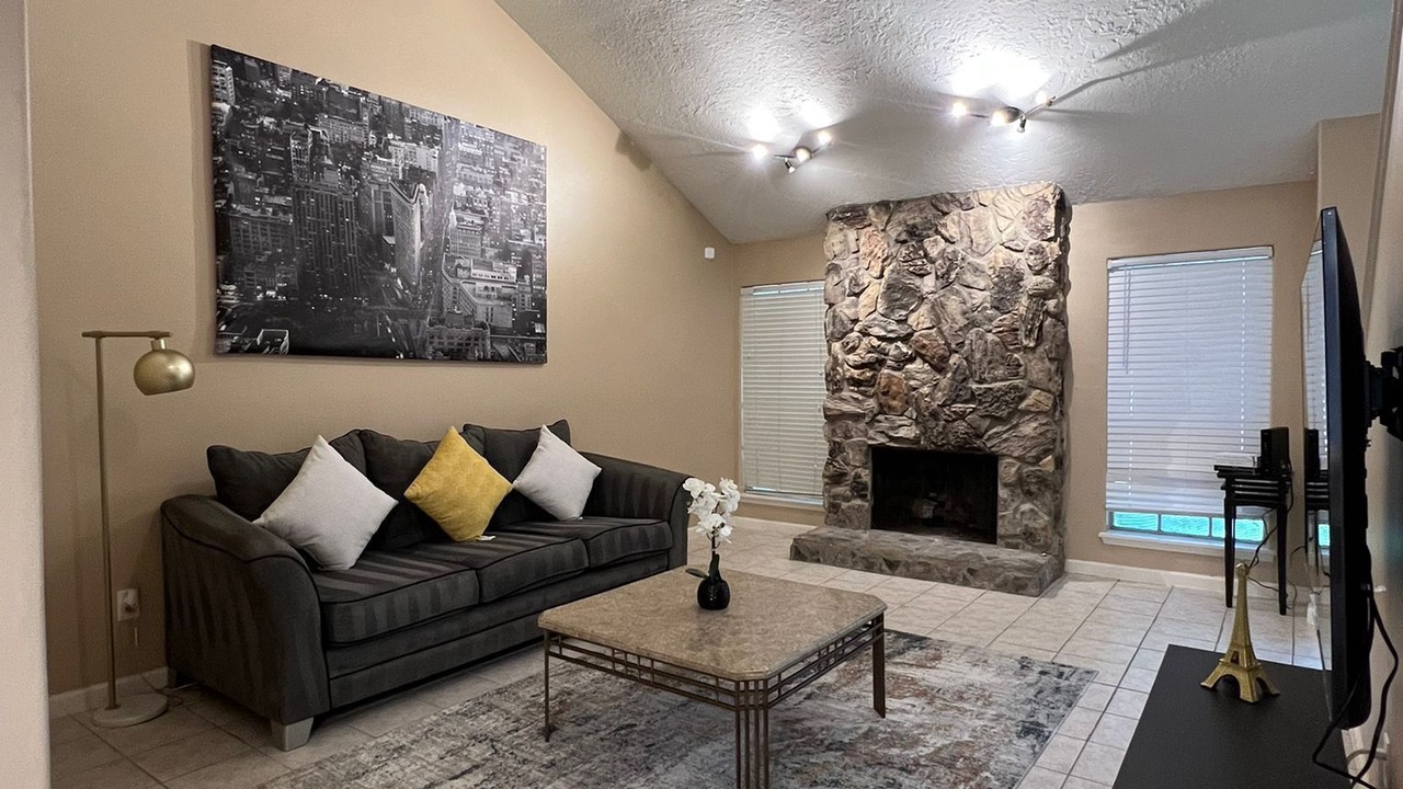 Photo of Livingroom in Northeast Houston